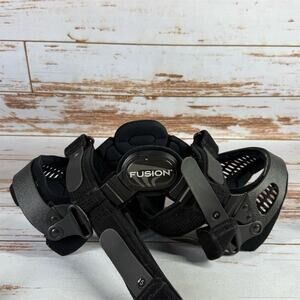 Breg Fusion Medium Right Knee Brace – Black Adjustable Support w/ AirTech Pads